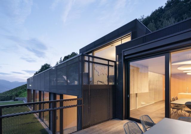 Pénombre - villa individuelle 

Photographe : @nicolassed 

#architecture #valais #archdaily #gamevs #martigny #goldenlight #photography #architecturephotography #house #goldlight #beton #swissarchitecture #swissarchitects #concretewall #barcelona